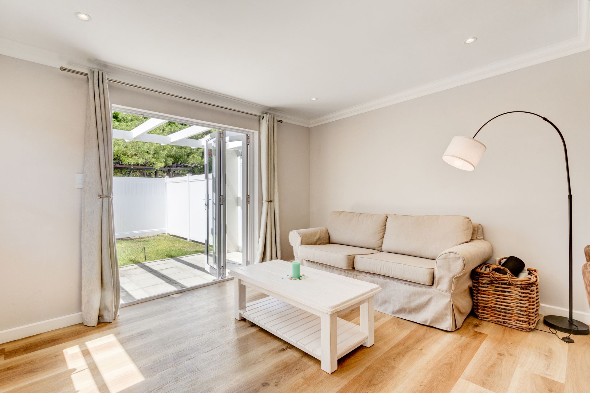 Sea Love Beach Apartment – Wohnbereich mit Galerie